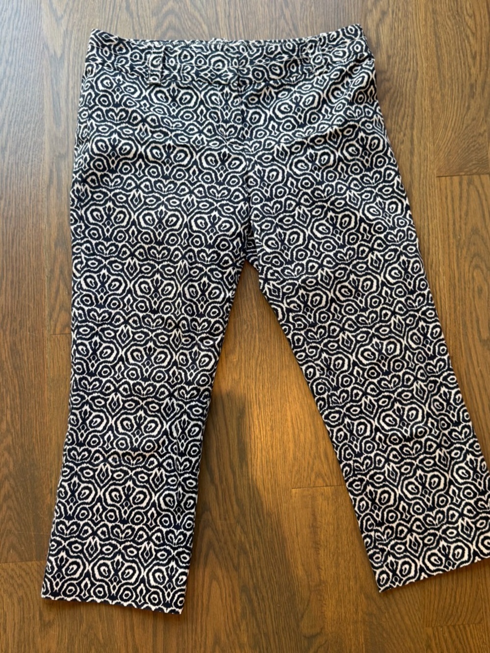 J. Crew Printed Crop Pants in blue Black & White size 8 summer - Picture 8 of 8